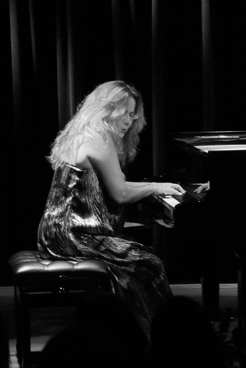 Heloísa Fernantes no Instituto Ling